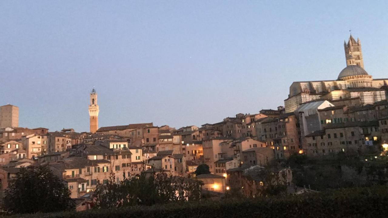 Fonte Gaia Experience Bed & Breakfast Siena Bagian luar foto
