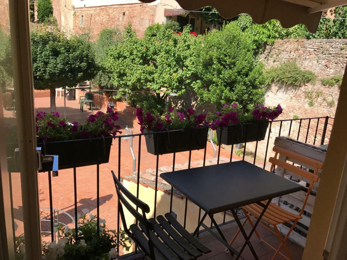 Fonte Gaia Experience Bed & Breakfast Siena Bagian luar foto